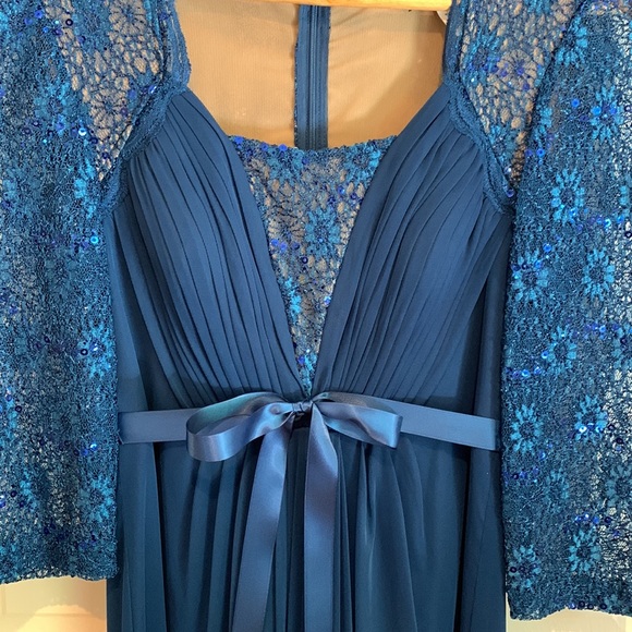 Petite Alex Evenings, blue, formal dress size 4P. - Picture 3 of 14